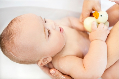 Hoe Doe Je Je Baby Veilig In Bad Consumentenbond